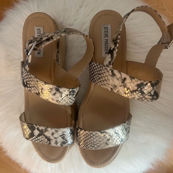 Steve Madden snakeskin platform wedge sandal - Picture 3 of 4